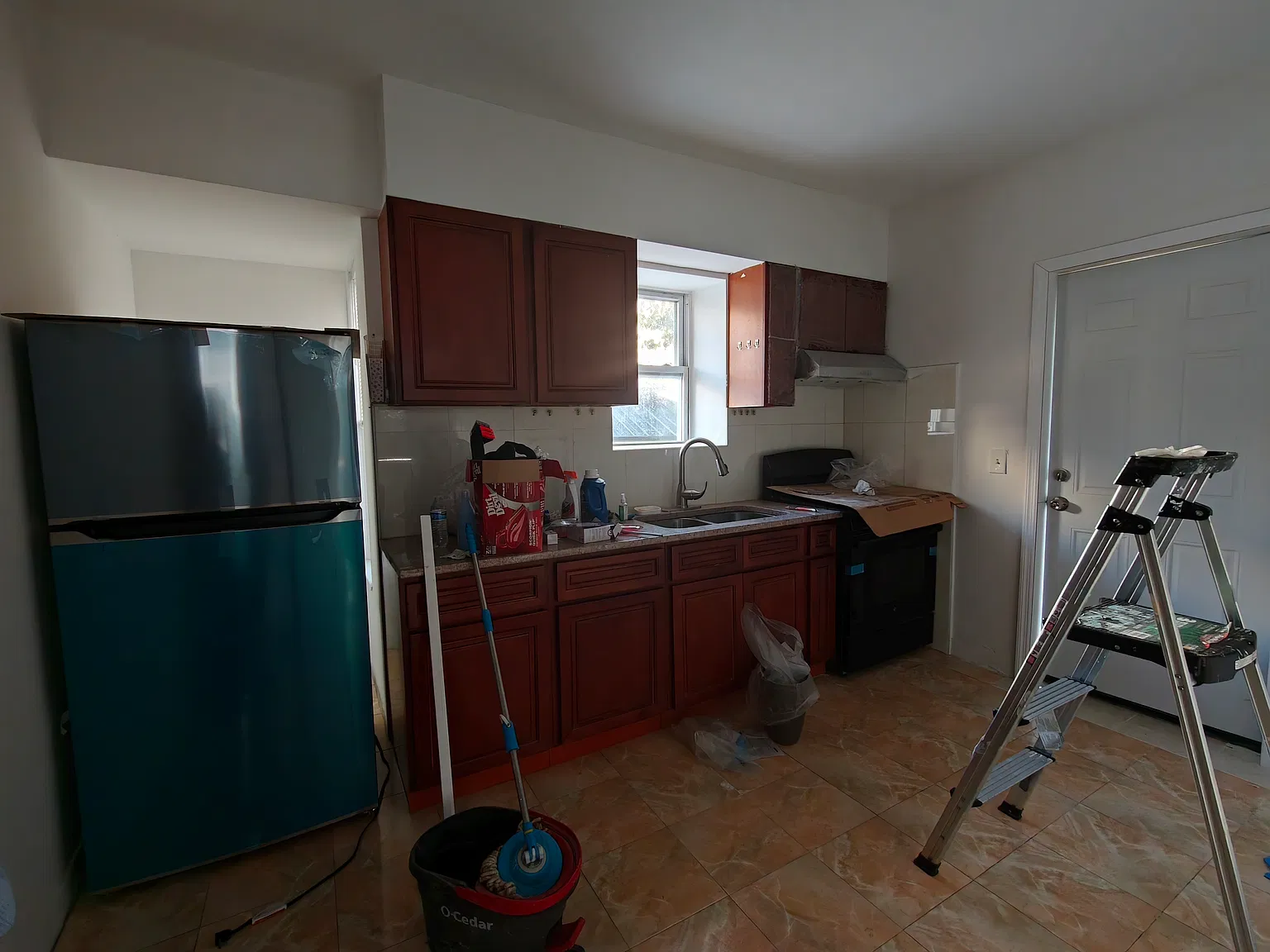 4 bed, 900 sqft, $3,400 — Photo 2