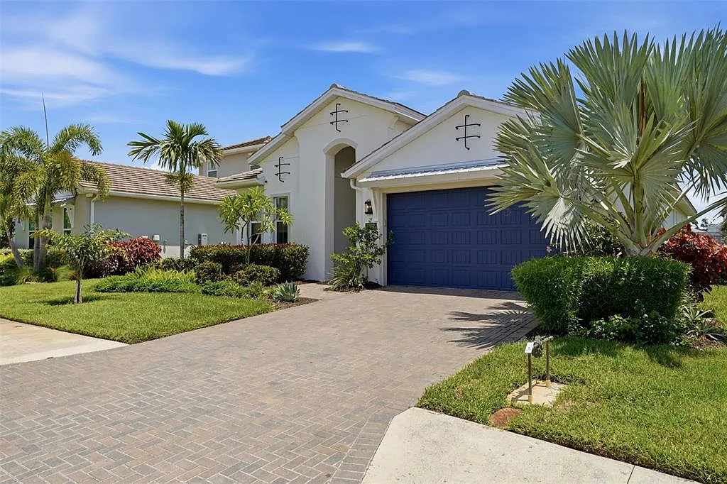 3 bed, 2.5 bath, 2292 sqft, $4,800 — Photo 2