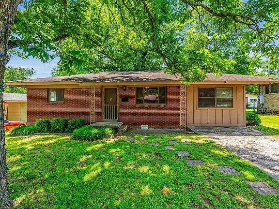 2nd image of 208 Wisteria Dr