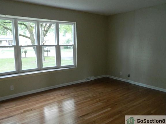 3rd image of 6870 Wagoner Dr APT 3