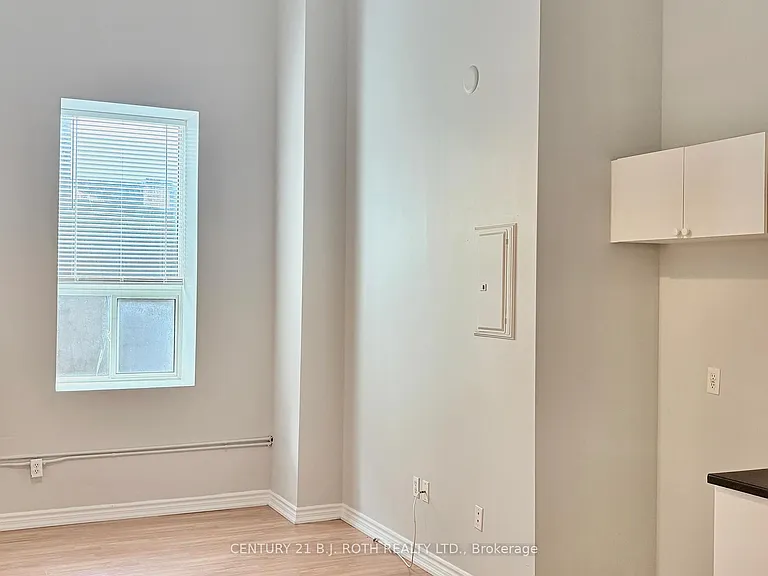 19 Dunlop St W #205 — Photo 7