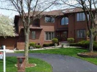 7 Bridle Ct, Burr Ridge, IL 60527