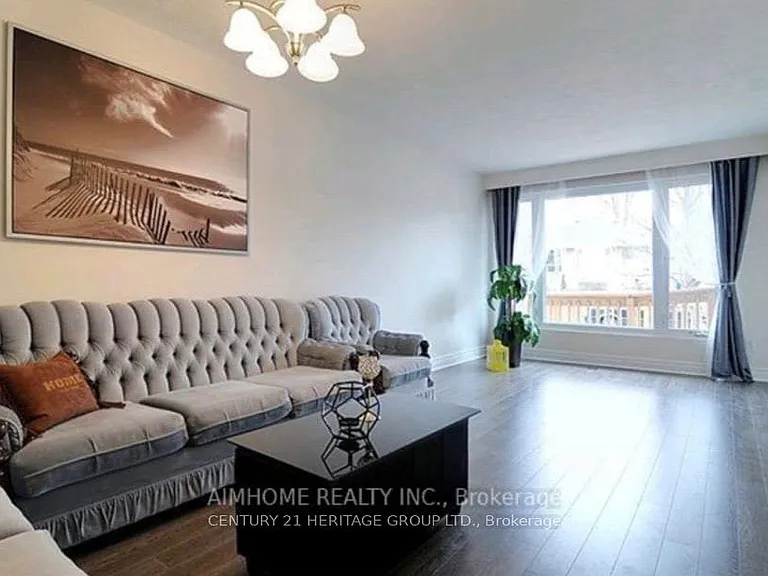 39 Lindsay Ave #MAIN FLOOR — Photo 3