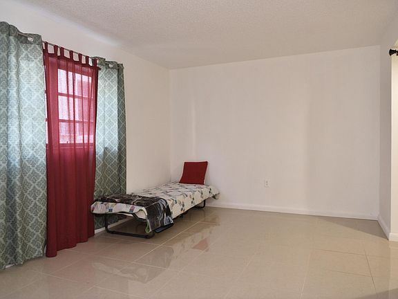 4th image of 1617 Jefferson Ave APT 301