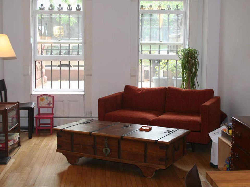 1st image of 142 Underhill Ave #1