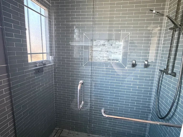 330 Berry Ave — Photo 8