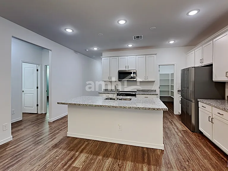 815 S 150th Dr — Photo 5