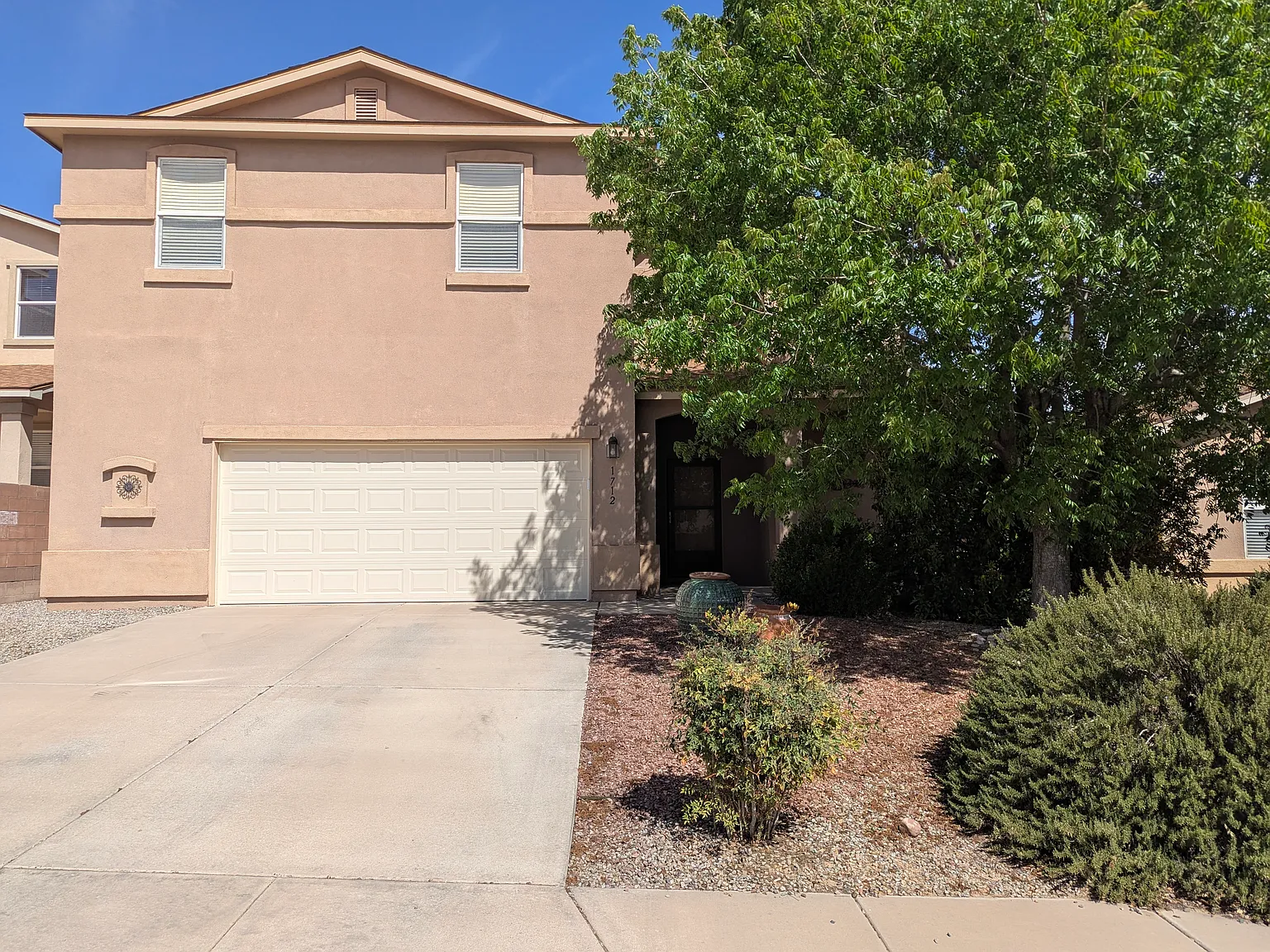 5 bed, 2.5 bath, 3019 sqft, $2,800 — Photo 1