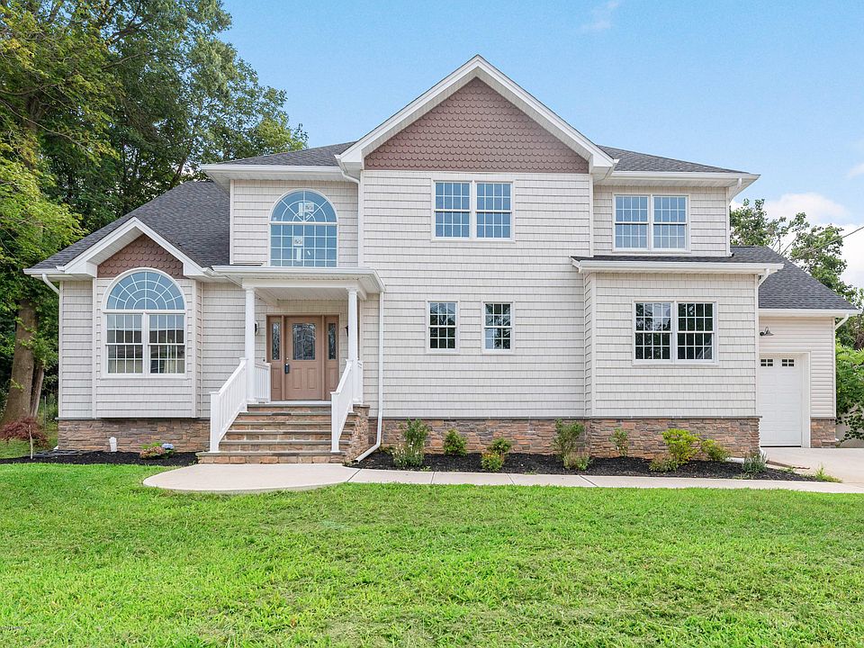 1st image of 440 Bayview Avenue