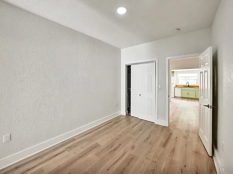 1411 SW 3rd St #2 — Photo 23