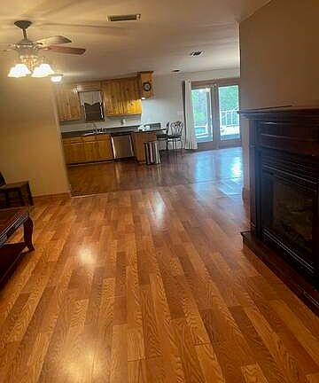 5th image of 700 Foster Rd