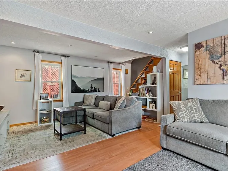185 Ottawa Ave — Photo 11