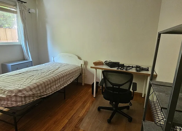 1421 Walnut St — Photo 6