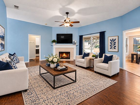 2nd image of 905 Forest Hollow Dr