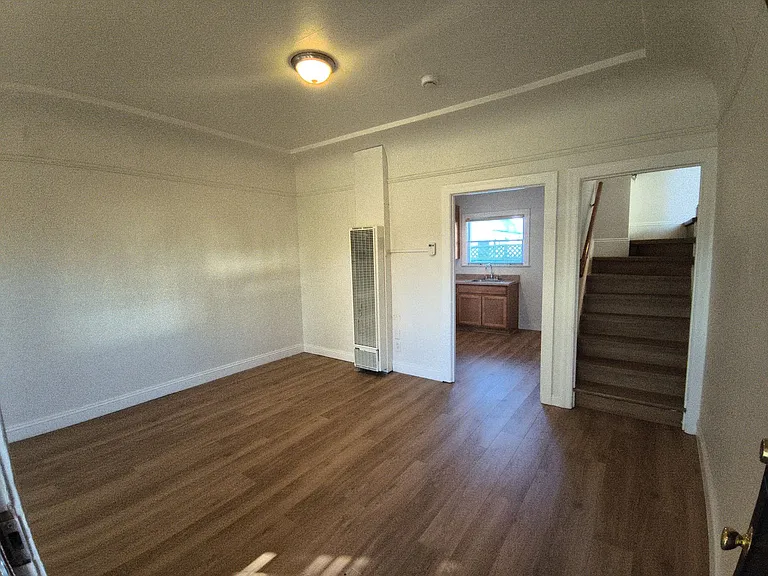 704 Simon St #&-22186 — Photo 6