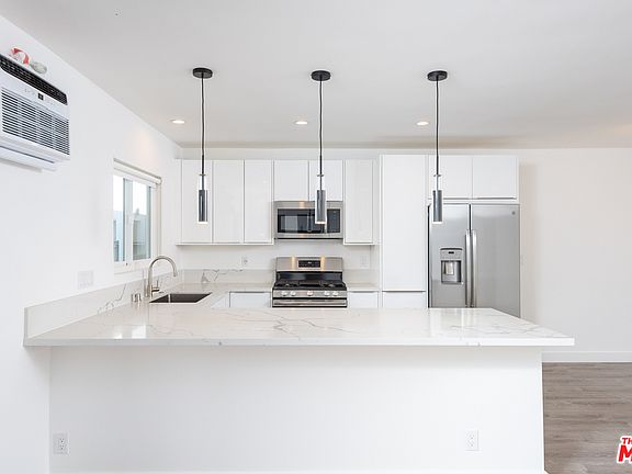 4th image of 1261 N Laurel Ave APT 15