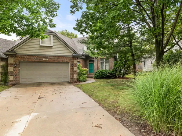 1075 Glen Oaks Dr, West Des Moines, IA 50266