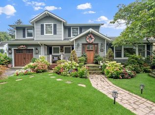 4 Smull Ln, Port Washington, NY 11050
