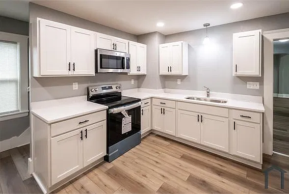 6 bed, 1170 sqft, $2,300 — Photo 2