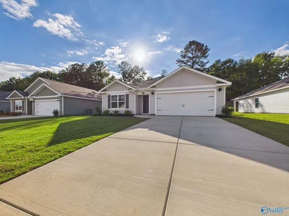 9910 Sequoyah Cove Dr SE, Owens Cross Roads, AL 35763
