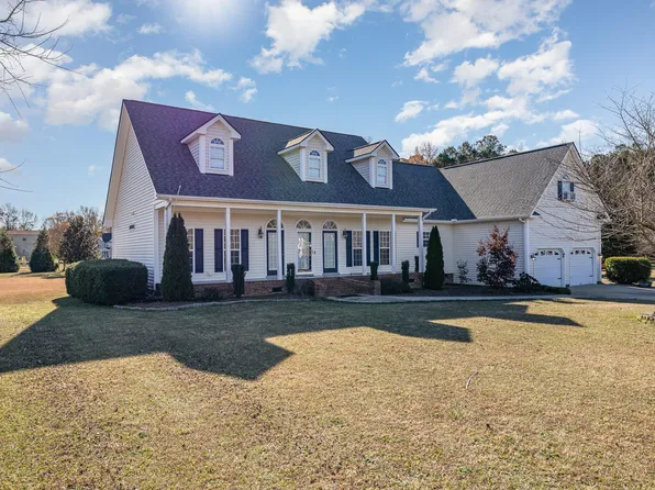 443 Holly Berry Ln, Selma, NC 27576