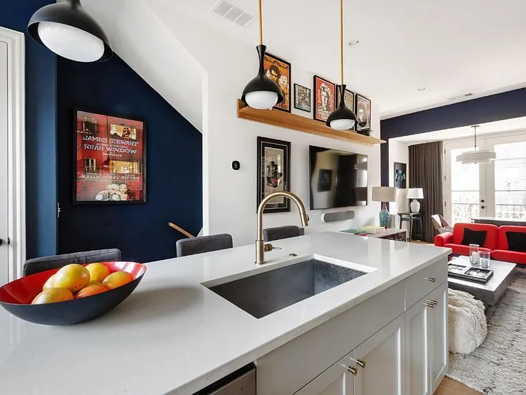 691 Fraser St SE — Photo 32