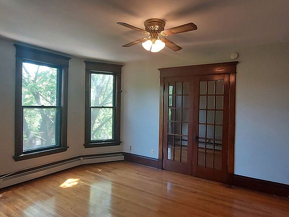3rd image of 301 Dayton Ave APT 10
