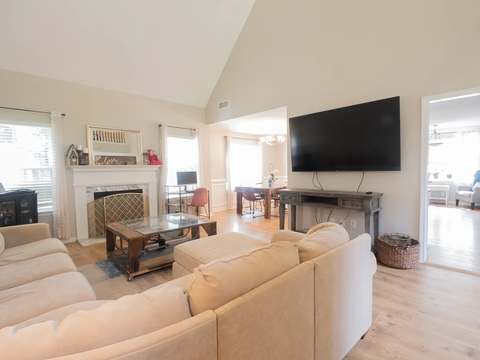 4 bed, 3110 sqft, $3,500 — Photo 2