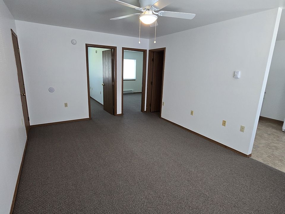 Freshly painted, new carpet and new ceiling fan.