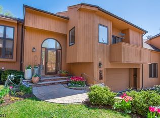 29 Sherwood Dr, Mountain Lakes, NJ 07046