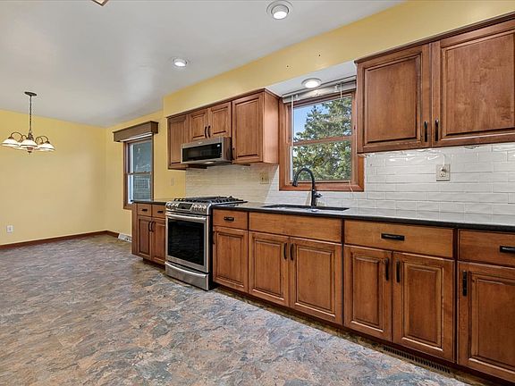 5th image of 921 Knollside Rd