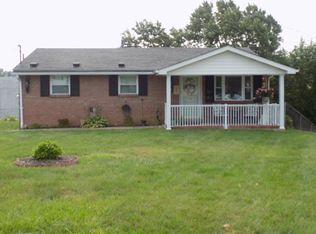 118 W Hempfield Dr, Irwin, PA