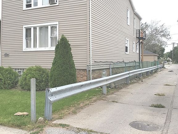 4th image of 9514 S La Salle St