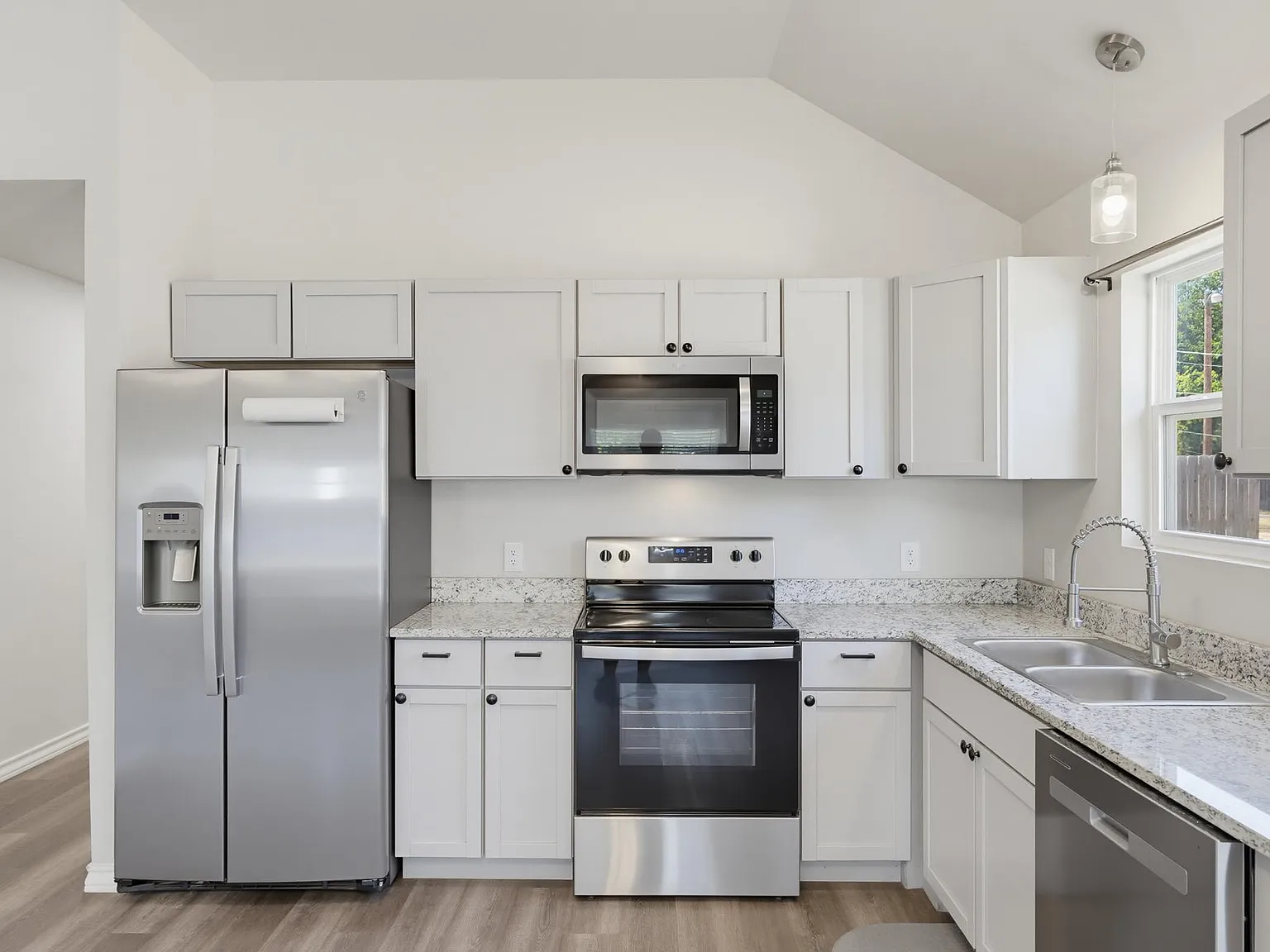 3 bed, 1324 sqft, $2,500 — Photo 4