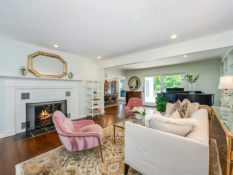 322 Noroton Ave — Photo 6