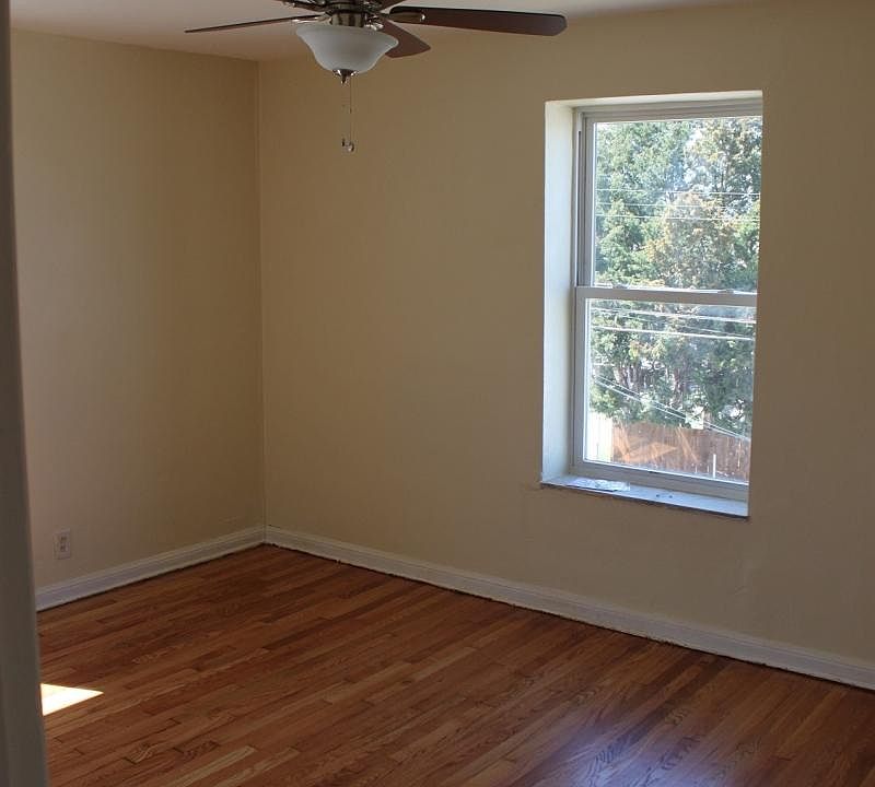 2nd image of 6927 Chippewa St Floor 1