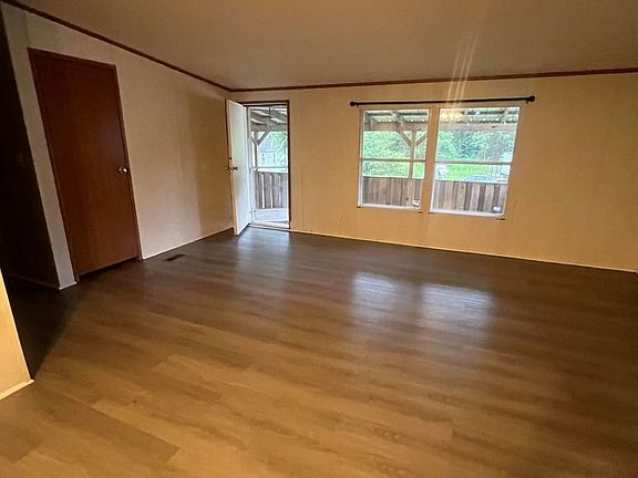 5th image of 308 W Main St