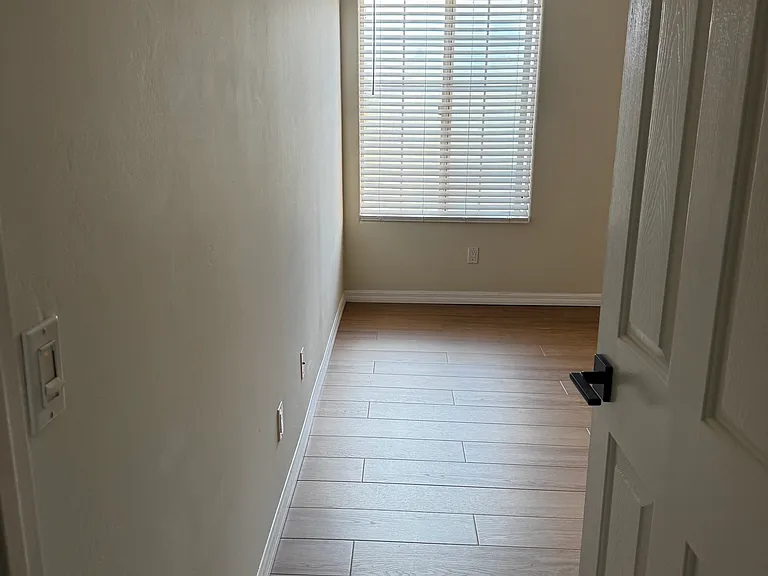 5252 Balboa Arms Dr #289 — Photo 11
