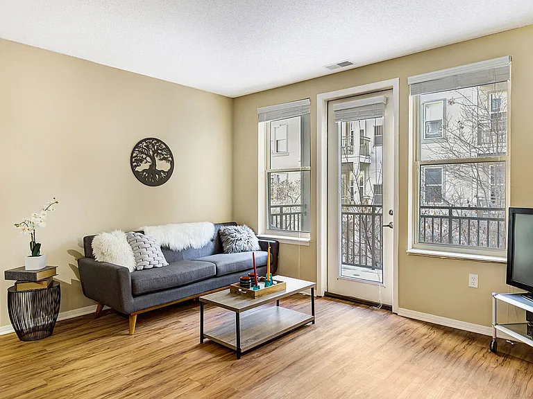 Uptown Lake Apartments — Photo 8