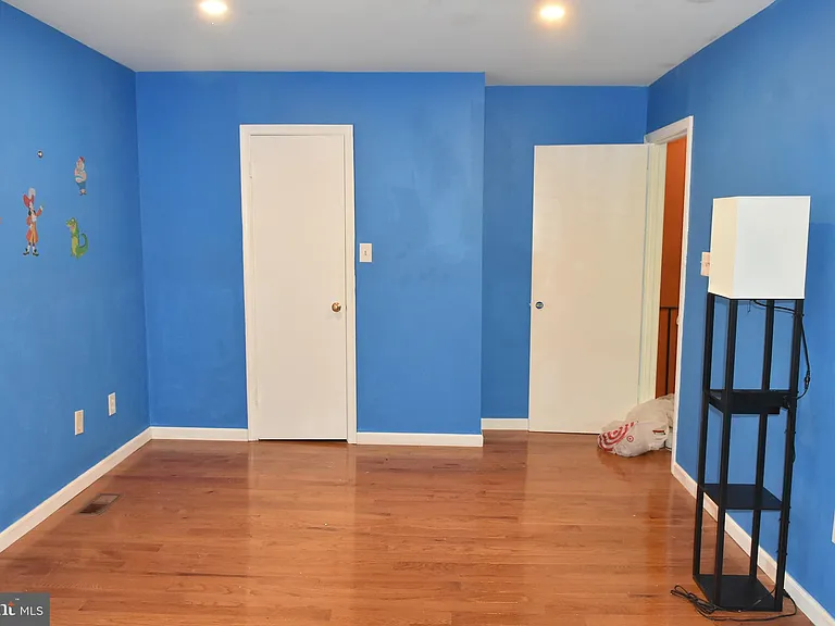 4557 King Edward Ct — Photo 30