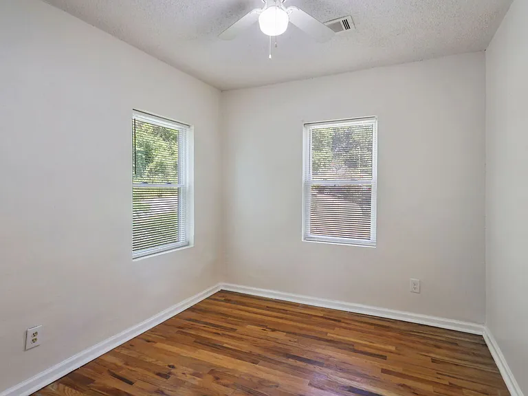 619 Oliver St NW #B — Photo 10