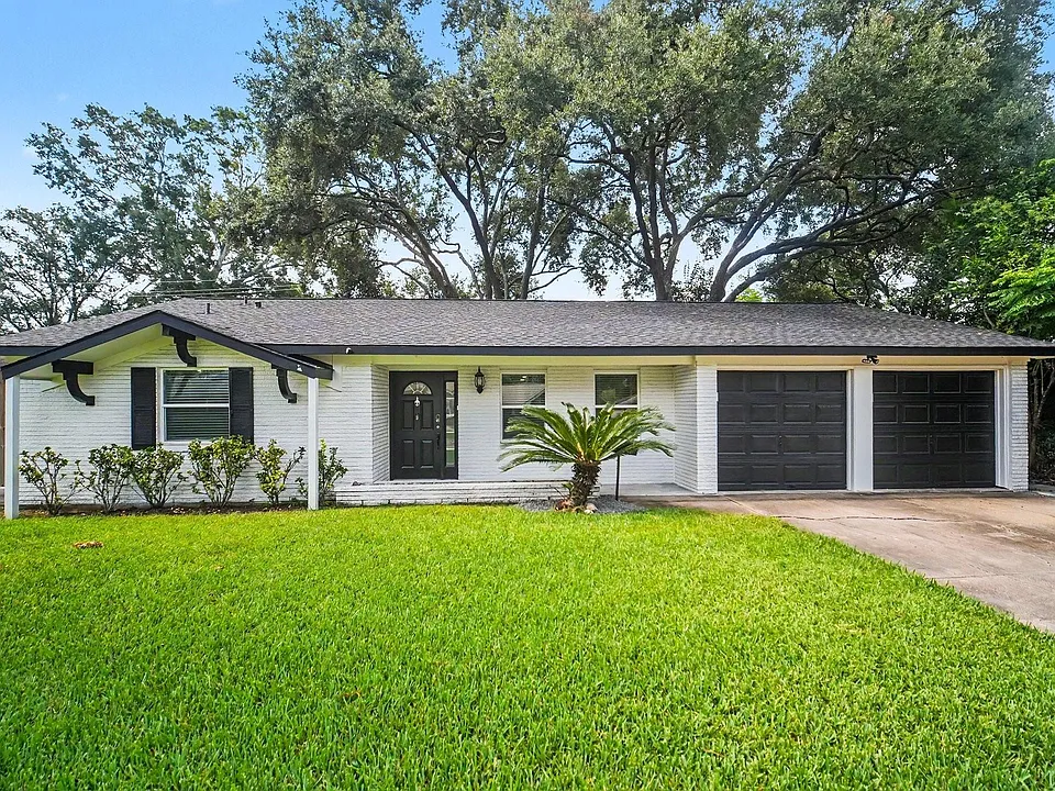 9323 Meadowbriar Ln