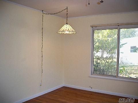 4th image of 938 Essex Ct