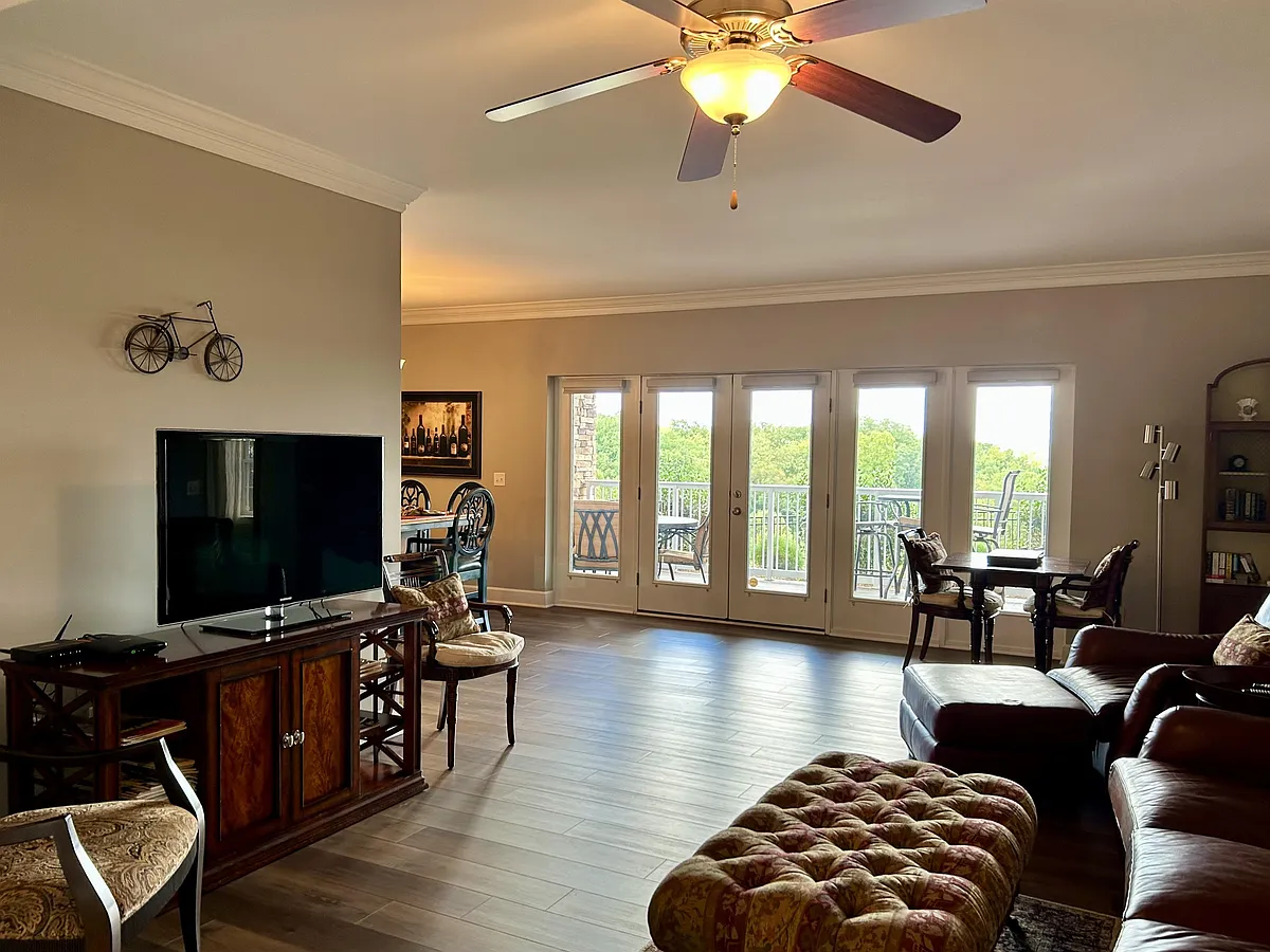 Living room - 7100 Dale Ridge Rd #II