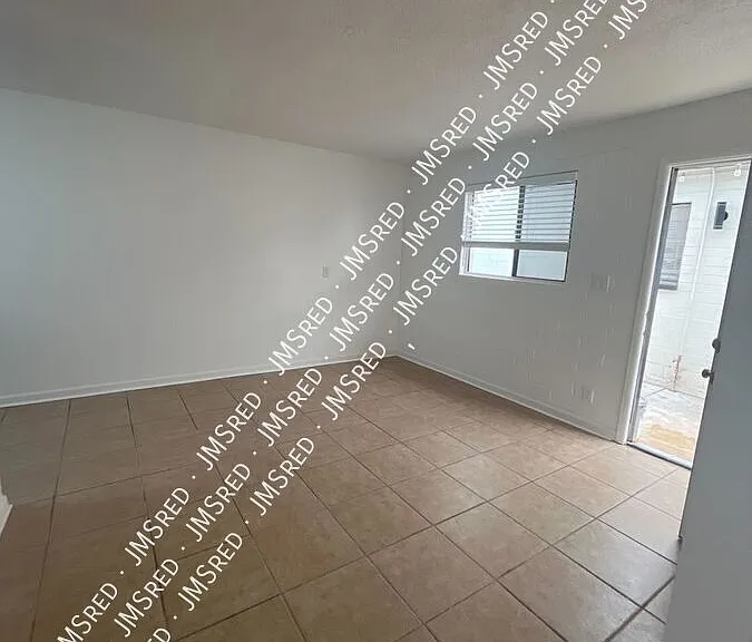 1433 S Kenneth Pl #8 — Photo 7