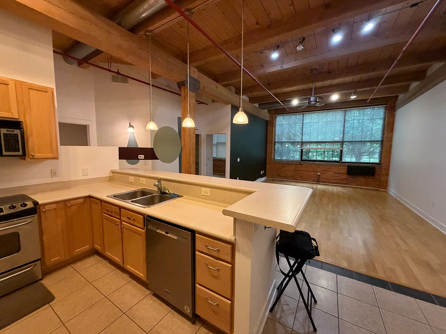 2 bed, 1109 sqft, $1,750 — Photo 3