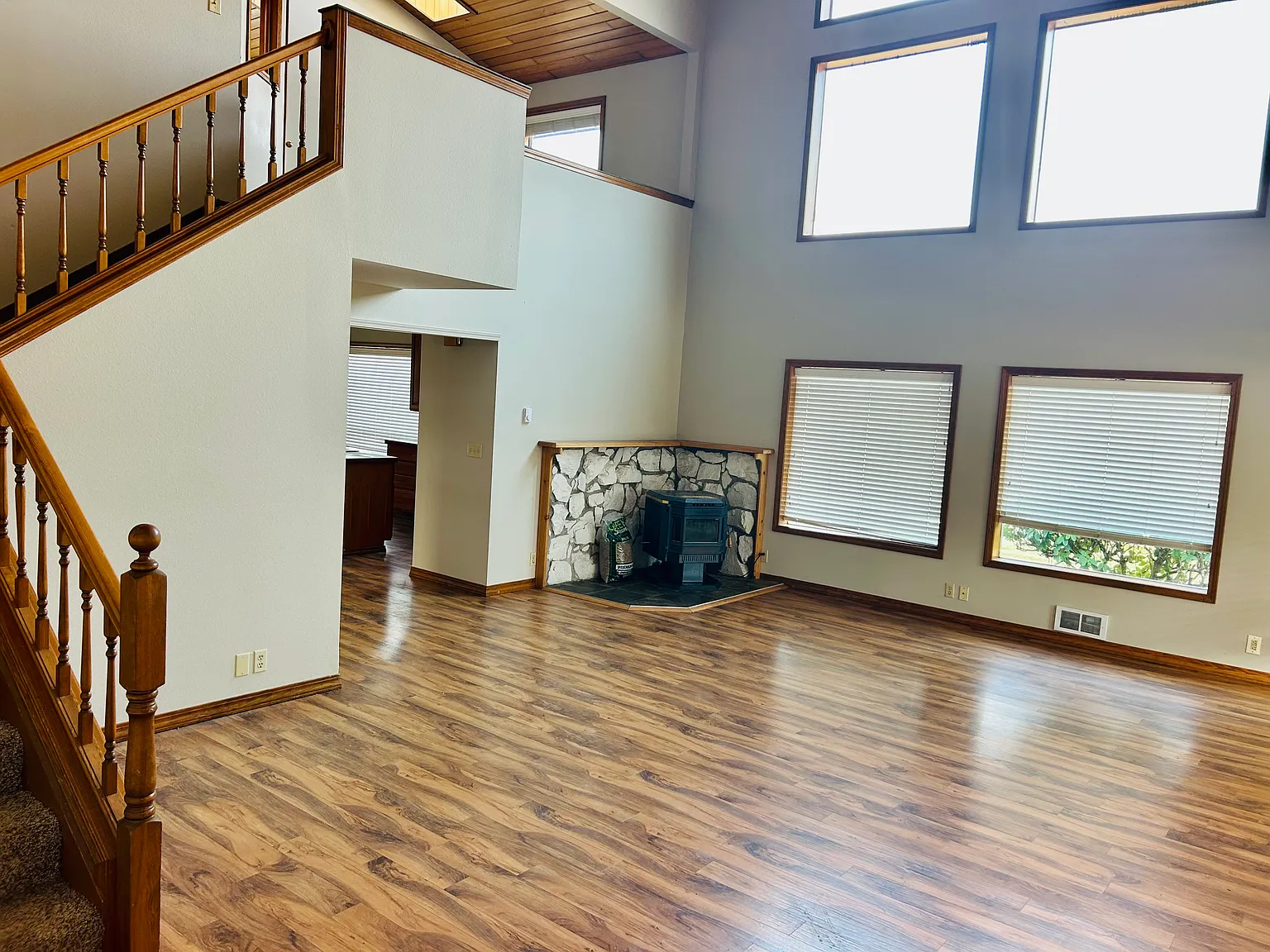 3 bed, 2900 sqft, $3,900 — Photo 4