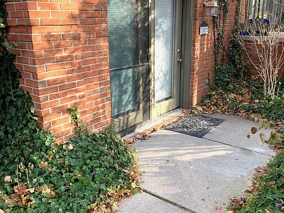 2nd image of 707 N Holbrook St