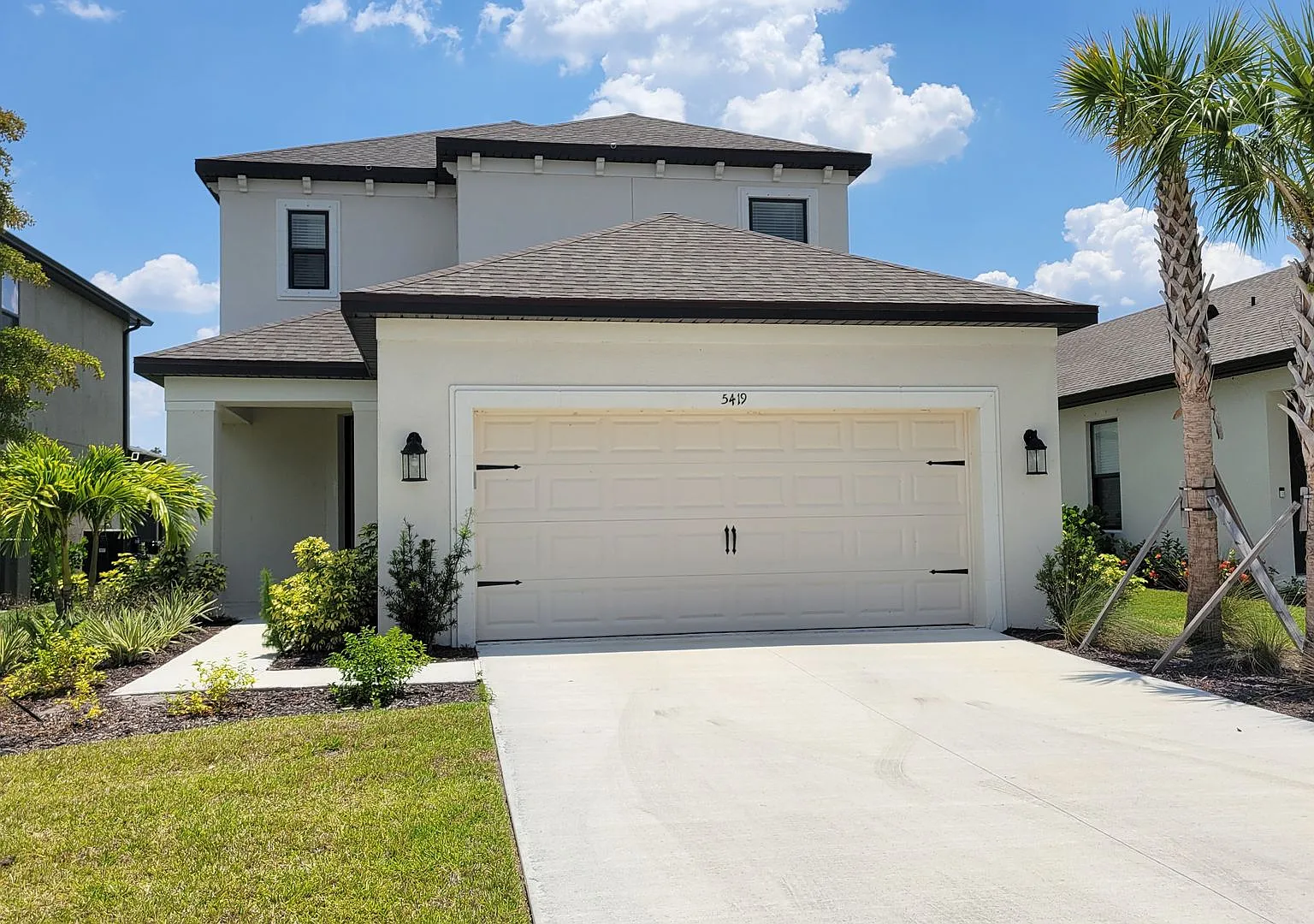 Seasonal/short term ONLY Almost brand new 3/4 SFH at Grandview community in Bradenton — Photo 1