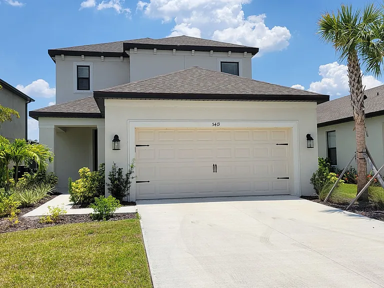 5419 Summit Gln — Photo 1